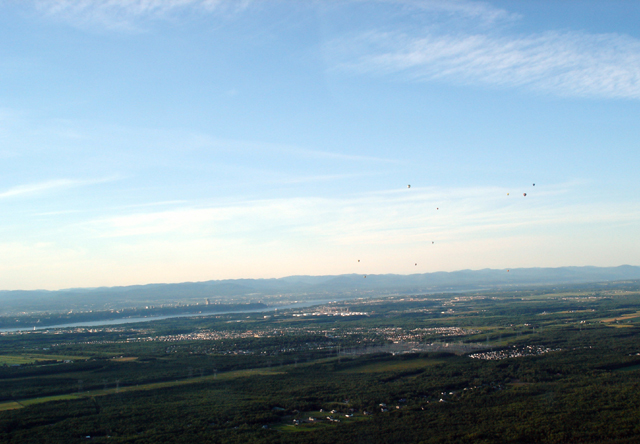 26-balloonsoverQuebec